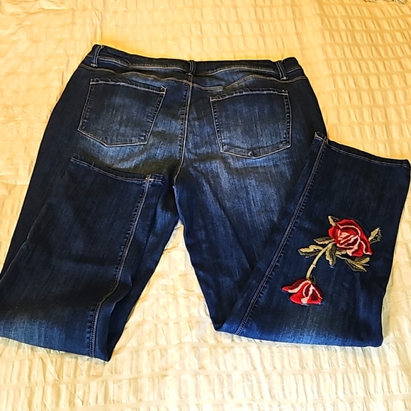 Ruff Hewn Taylor Easy Slim Sz.12 with Embroidered Flowers - Picture 3 of 6